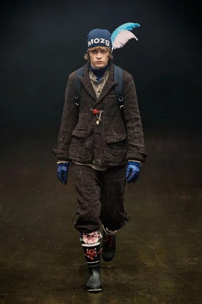 Look 15
